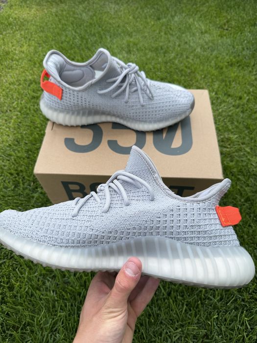 Adidas Yeezy 350 disponibil in 3 culori