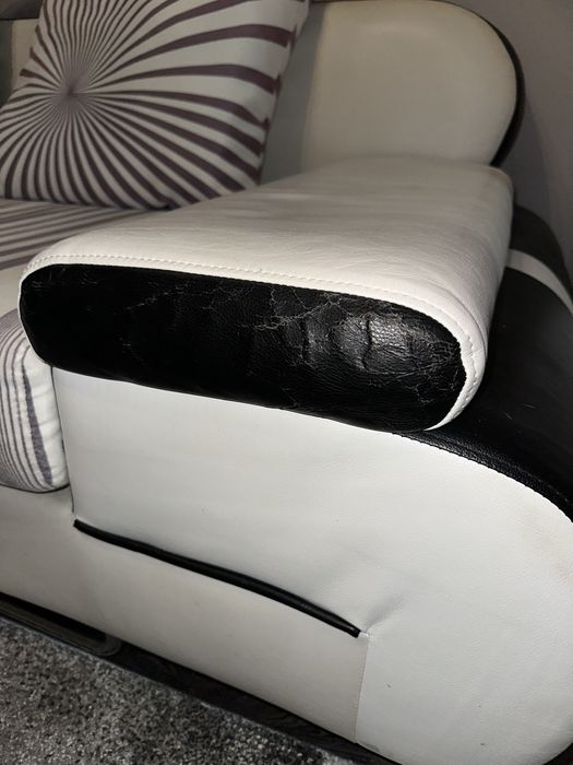 Голям, удобен диван за дневна