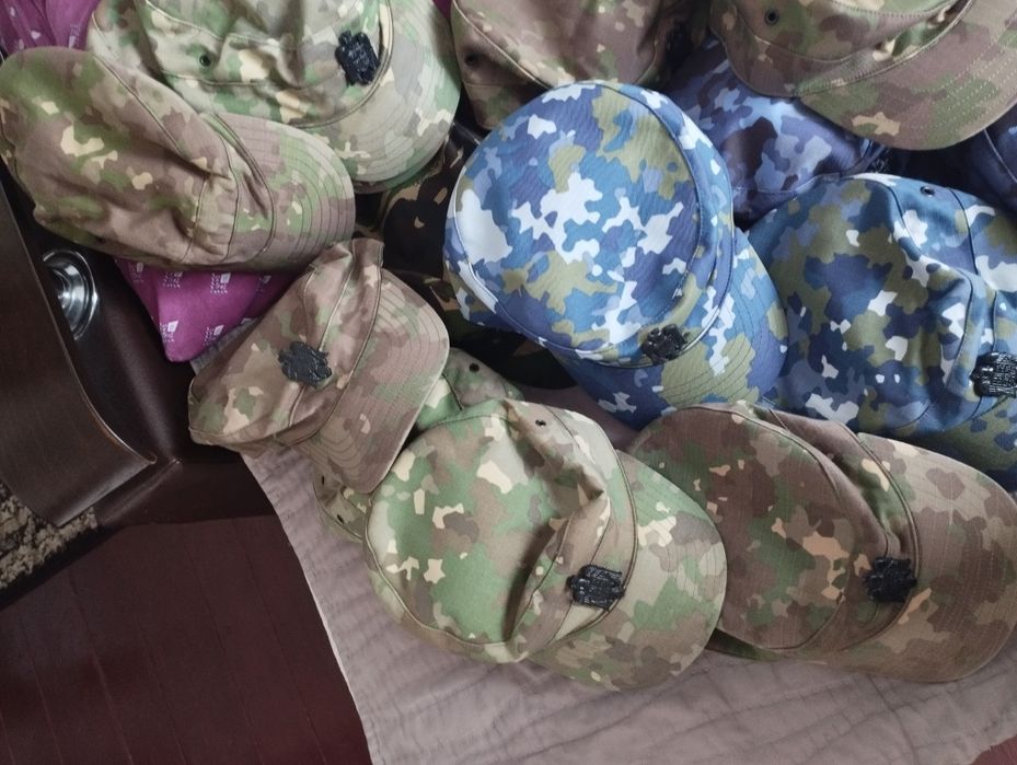 Capele combat diverse culori