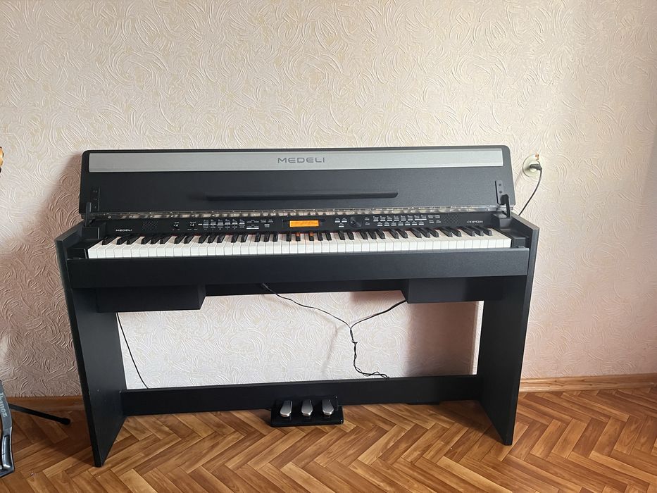 Цифровое пианино MEDELI