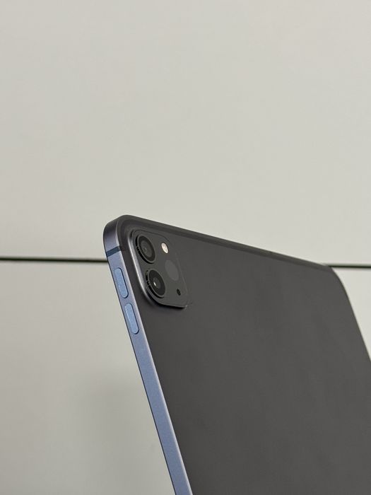 Продавам iPad PRO 11inch 2nd GEN