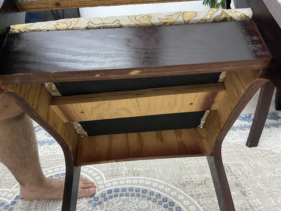 Стол со стульями