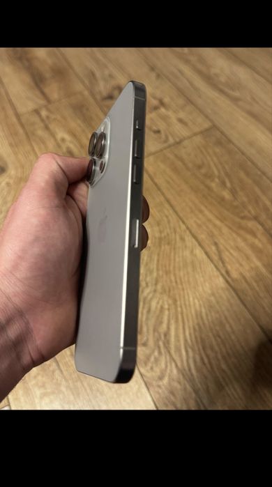 Vând Iphone 15 pro max 256