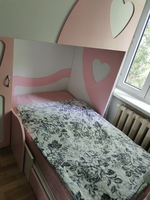 Детская двухъярусная кровать