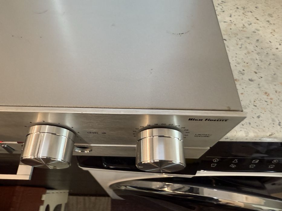 Grunding V5000 Качествен стерео усилвател