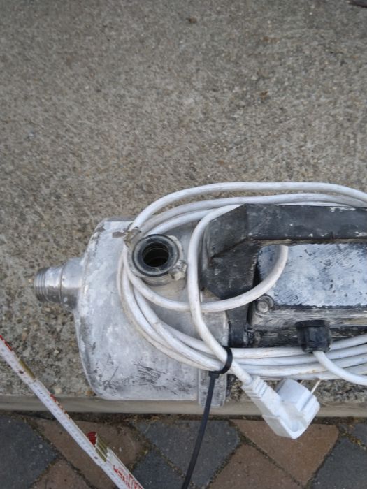 Pompa apa mașină tencuit