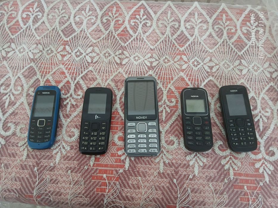 Telefonlar sotiladi donasi 300 000 xolati yangi
