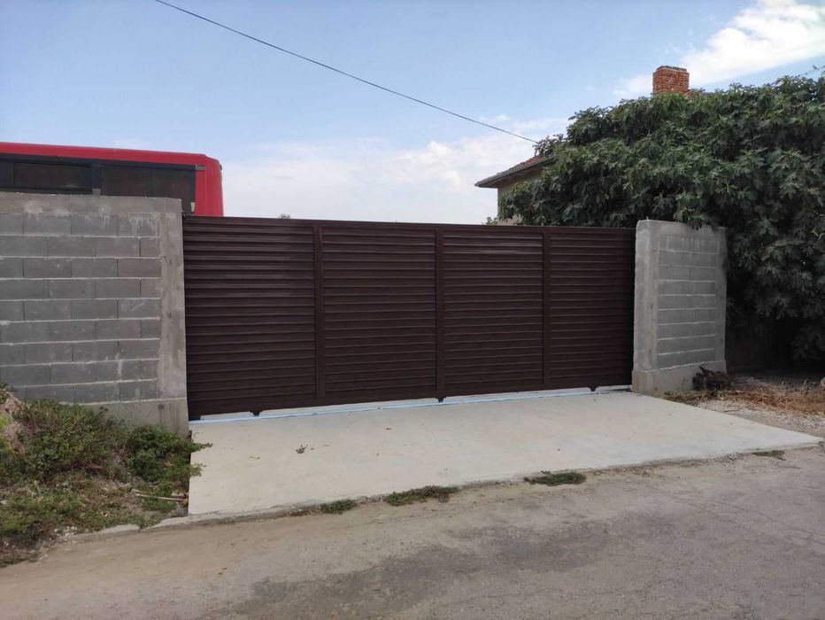 Гаражни, ролетни,плъзгащи,двукрили  и охранителни врати