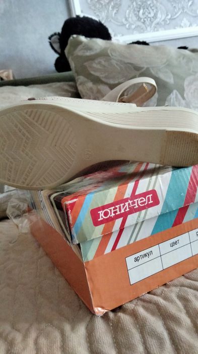 Продам босоножки