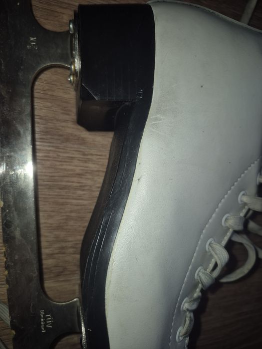 Продаю коньки б/у