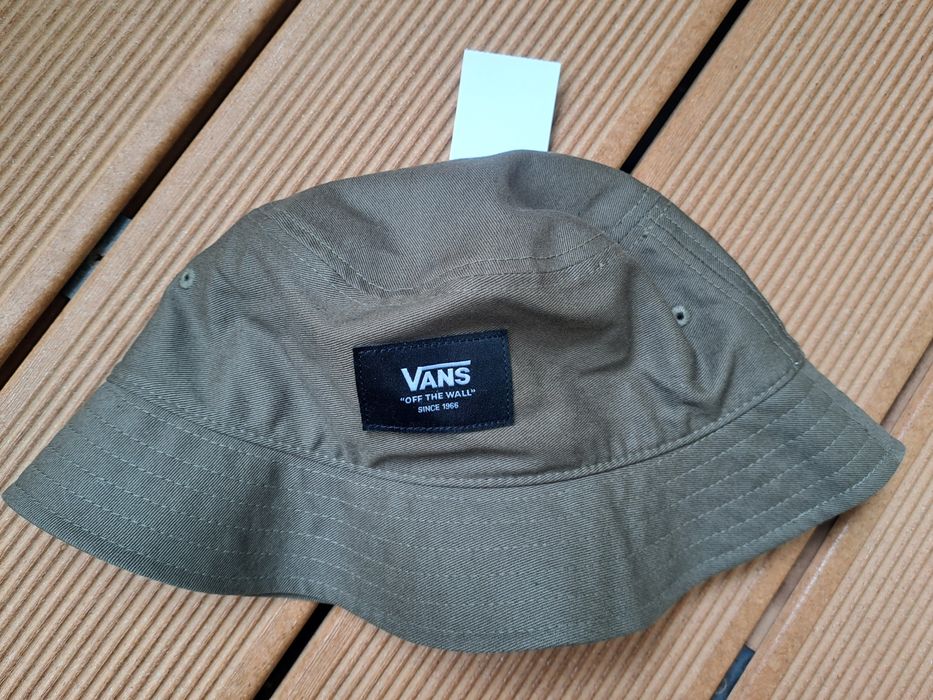 Шапка в зелено Vans