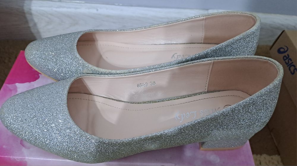 Продаю женские обуви