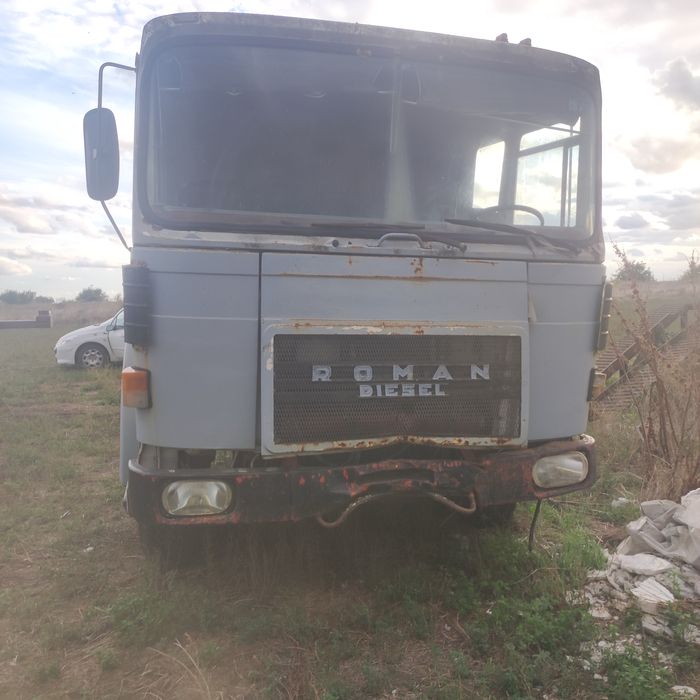 Dezmembrez camion roman