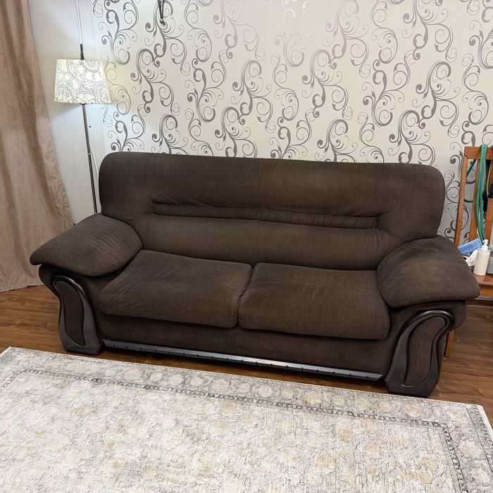 Два дивана и одно кресло