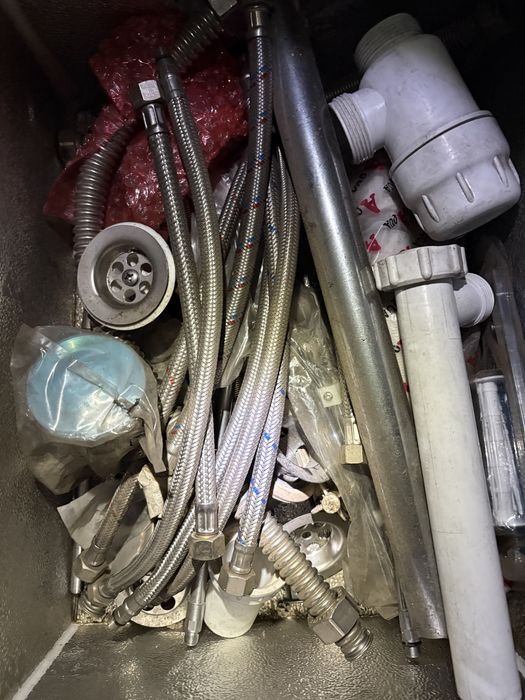 Diferite piese pentru instalati sanitare