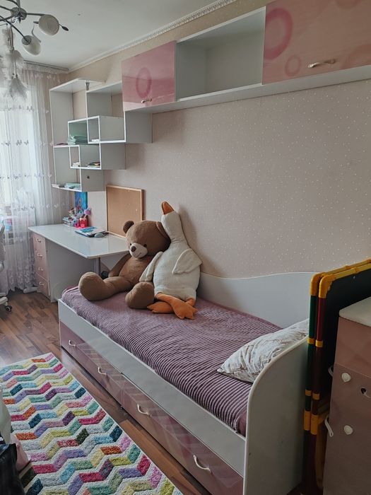 Продам кровать, стол и полки
