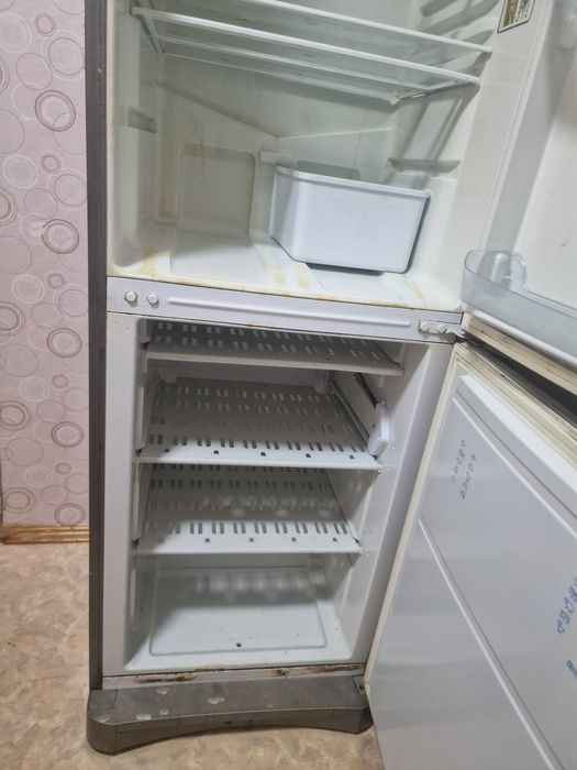 Продам холодильник дешово 8000
