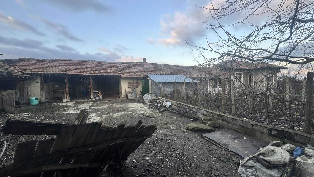 Продава се Къща в Провадия - 3500 кв.м за 12 €/кв.м - Снимка #1