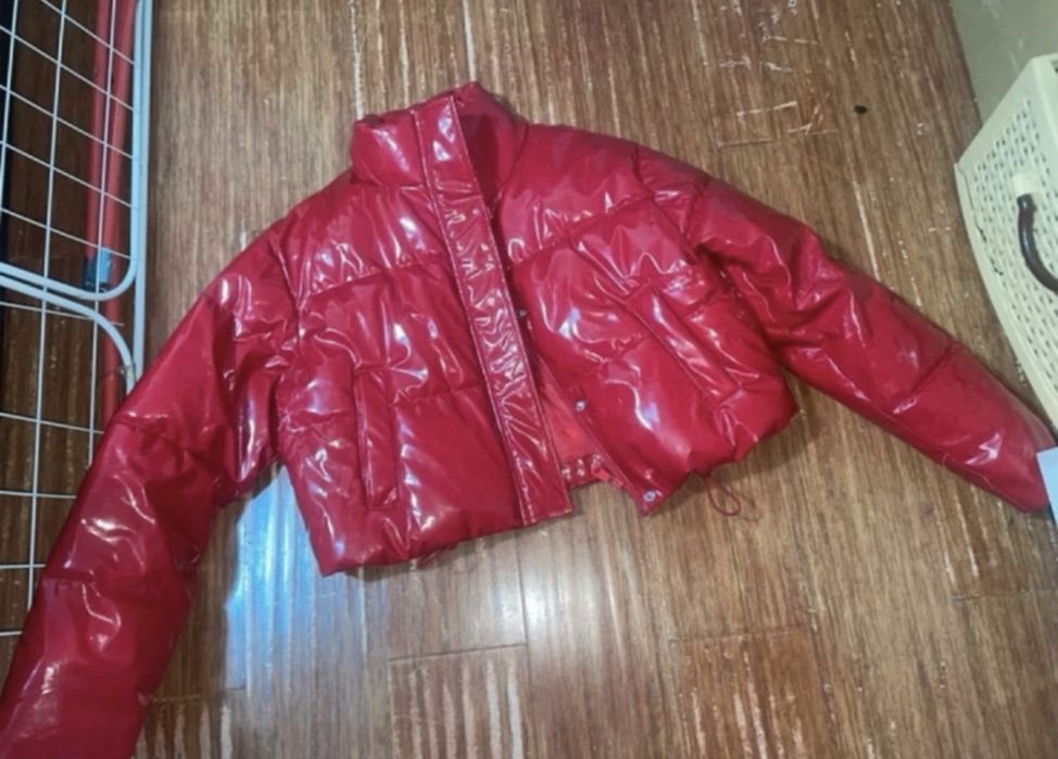 Jacheta roșie Pretty little thing ,marimea 36 , purtata