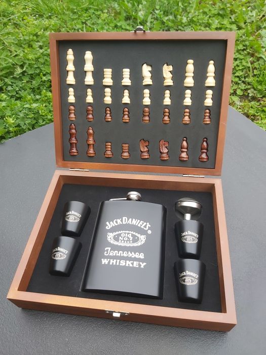 Стилен подаръчен комплект ШАХ Jack Daniel's 2 модела
