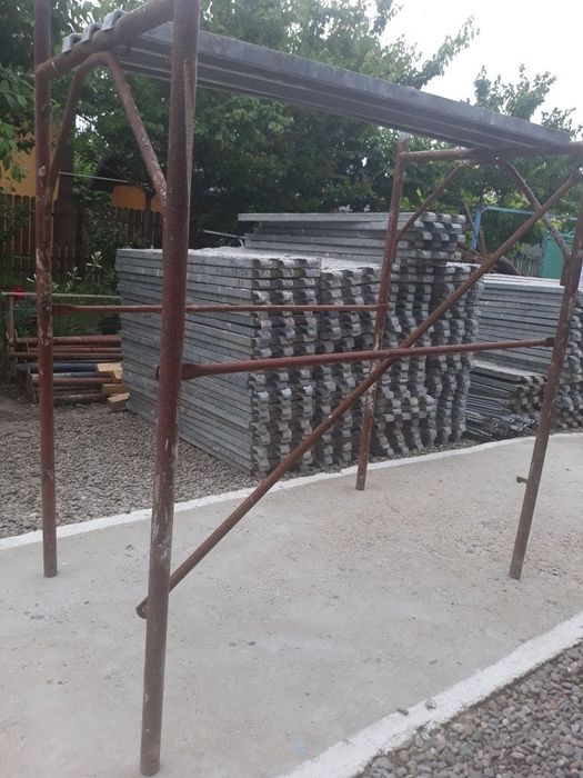 Vând schelă  impecabila