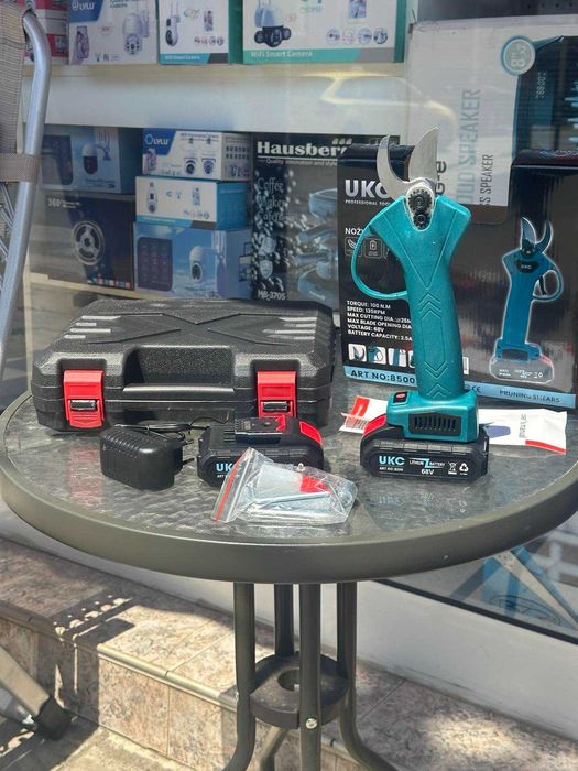 Акумулаторна ножица за клони UKC 8500 – 68V, 2 батерии