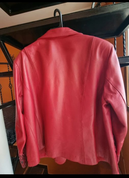 Vând jachetă de piele