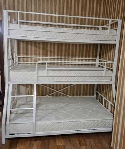 Прочная и устойчивая трехъярусная кровать (двухярусная, двухъярусная)
