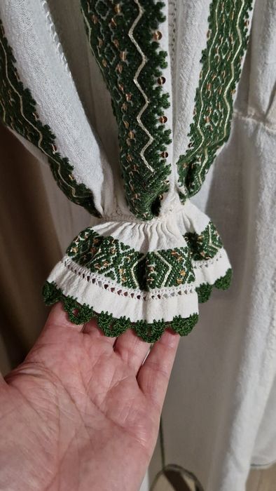 Ie autentică veche,  costum popular