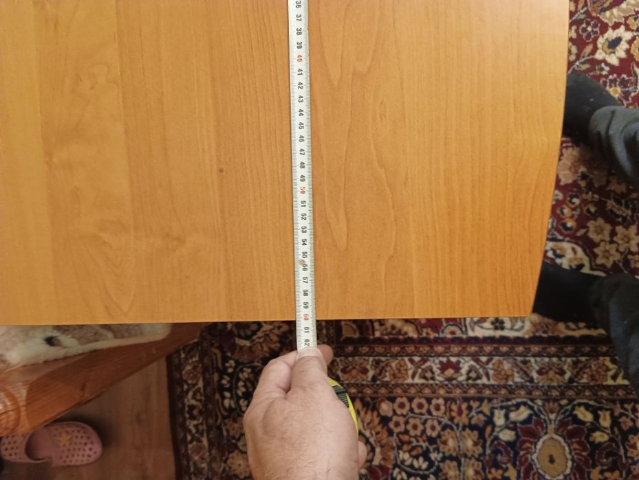 Продавам малко компютърно бюро