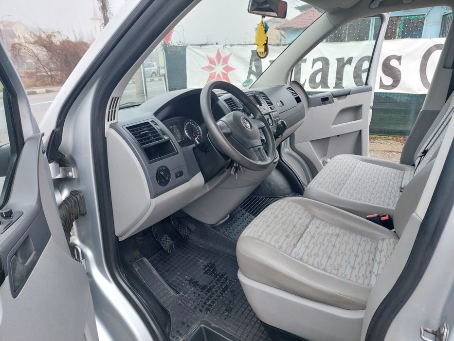 VW Transporter T5  Modelul Lung 2013 8+1 Locuri