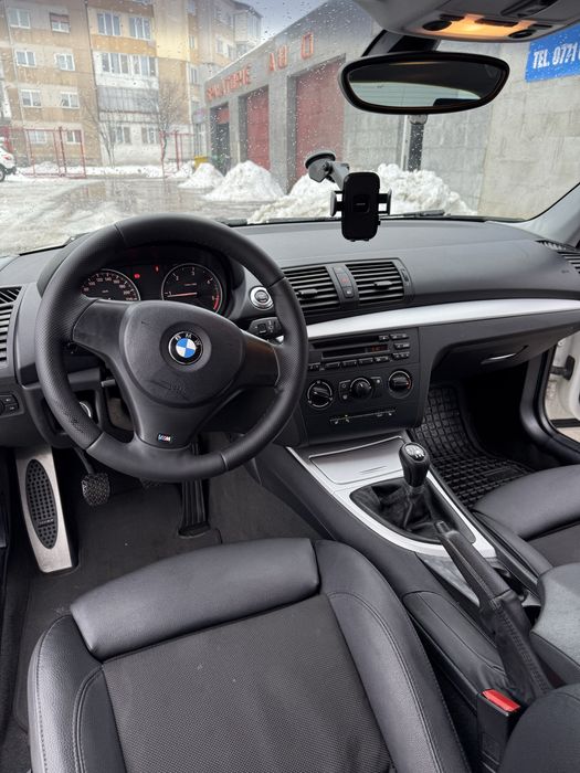 Vand autoturism marca  BMW  Seria 1  anul 2008