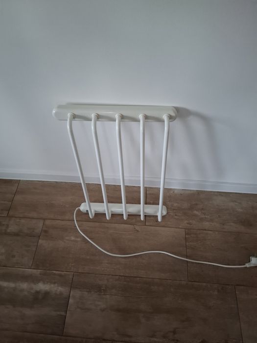 Radiator-uscator electric