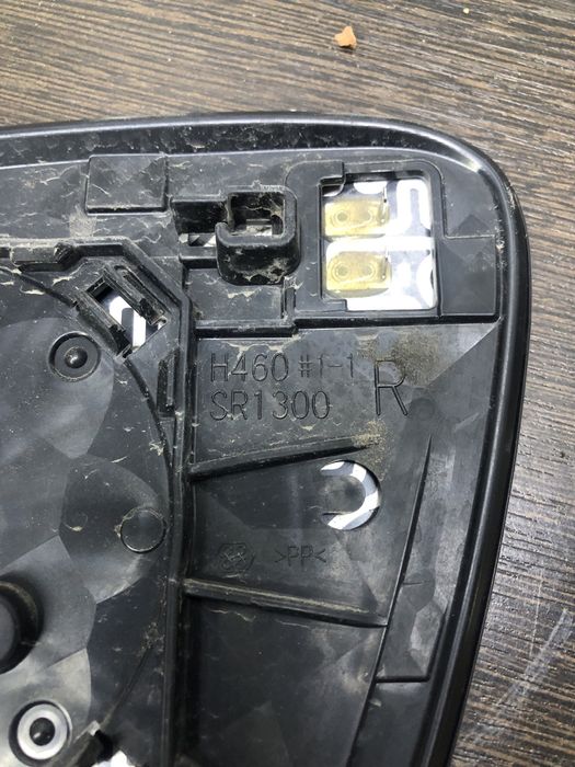 Стекло зеркала Rav4 2020 год