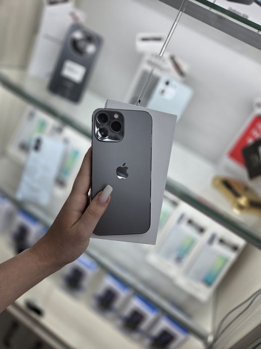 Humor GSM oferă spre vânzare / iPhone 13 Pro Max / 128 GB / Graphite / Baterie 100% / Garanție 12 luni / Rate