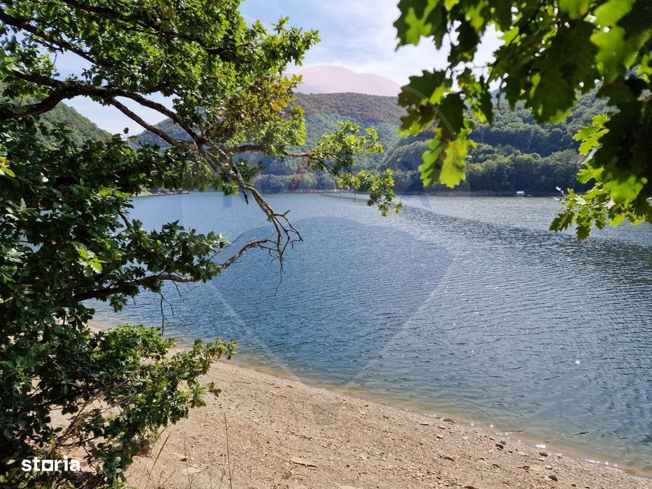 Teren intravilan cu deschidere la lacul Tarnița