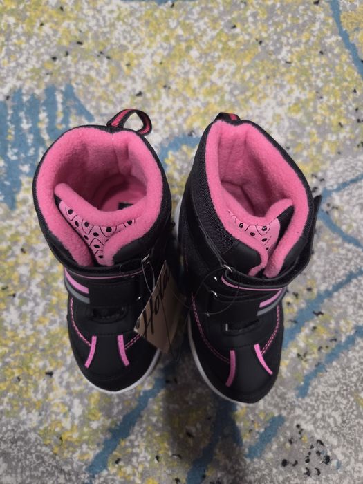 Новые демисезонные ботинки на девочку