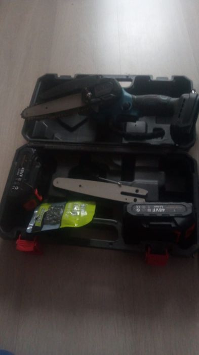 vand drujba electrica si un pistol cu capse