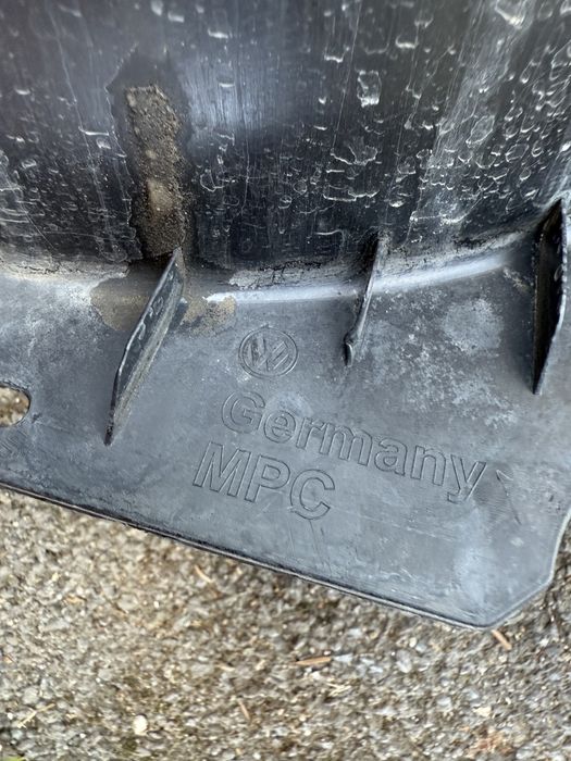 Scut motor și carenaje roți Volkswagen Arteon – OEM – în stare bună