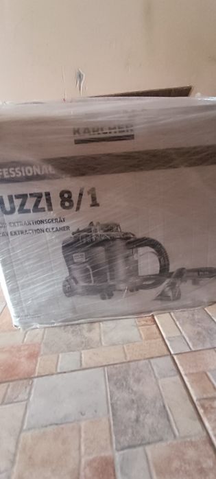 Моющий пылесос karcher puzzi 8/1  срочно