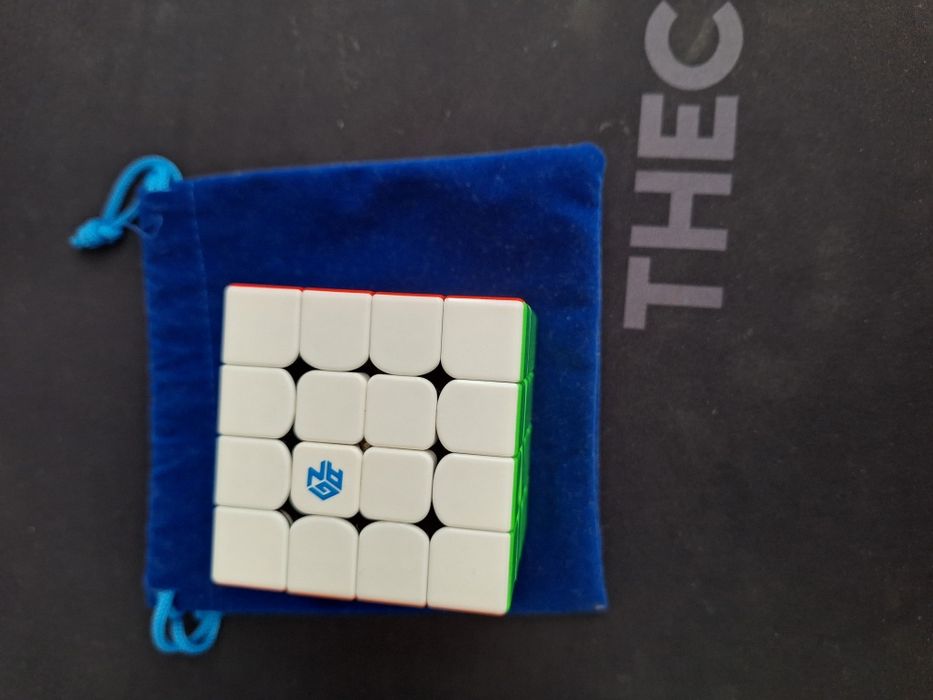 Vând set cuburi rubice GAN cu stickere și lubrifieri Cubicle.