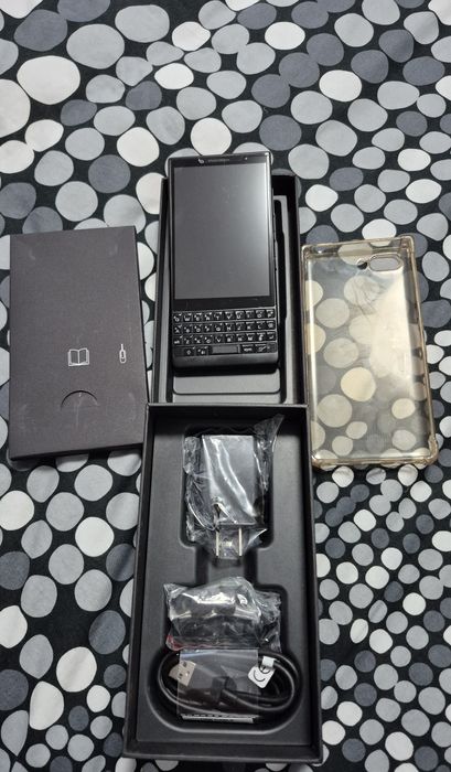 blackberry key2 bbb100- 4