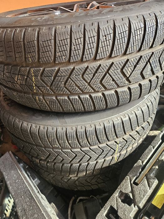 Лети джанти с чисто нови зимни гуми  235 55 19 за Audi q5