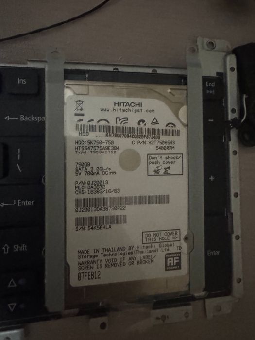 продам на запчасти ноутбук