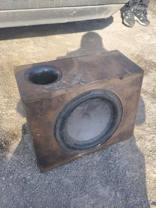 Сабвуфер на автомобиль