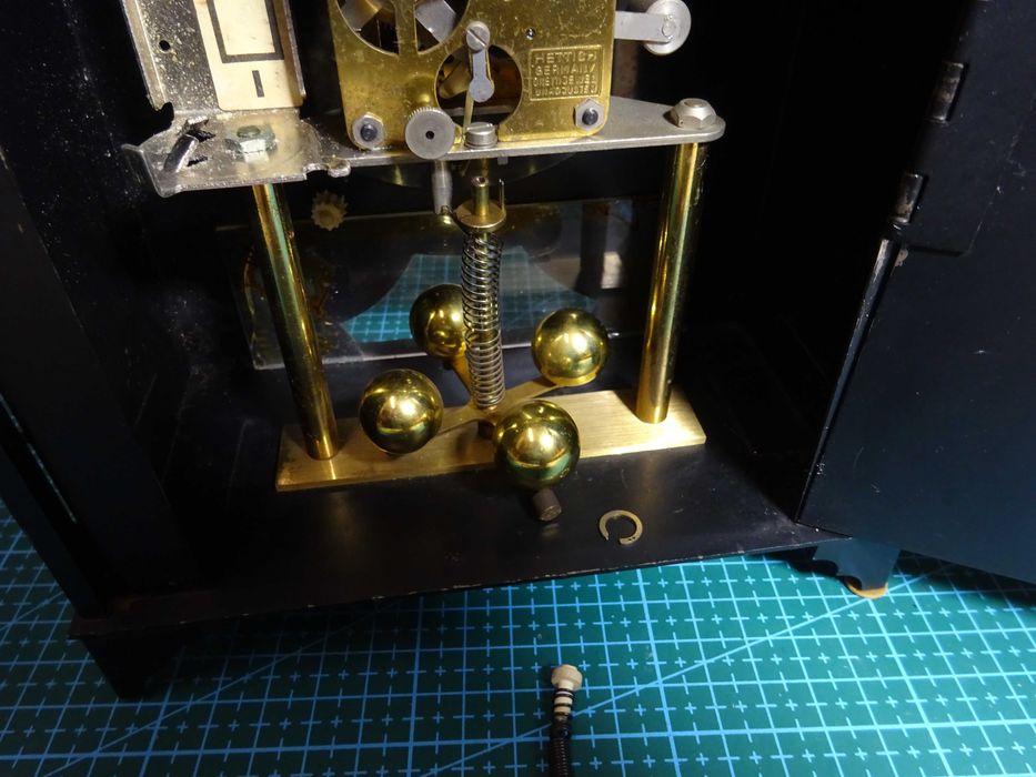 Ceas de masa Hettich quartz / miscare cu fir torsiune /defect