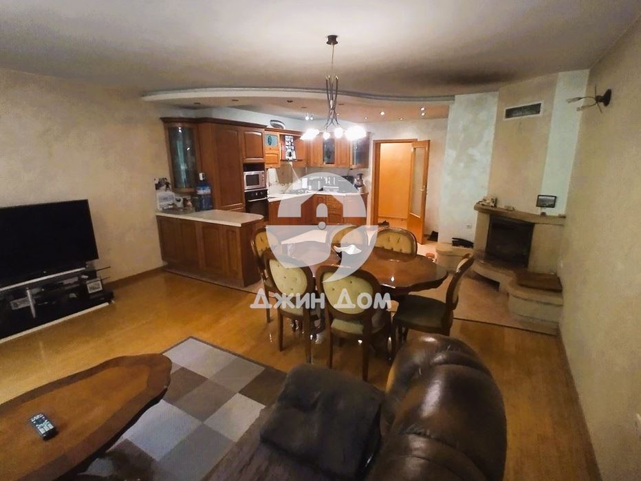 Продава се Четиристаен апартамент в Бургас, Център - 154 кв.м за 2273 €/кв.м - Снимка #1