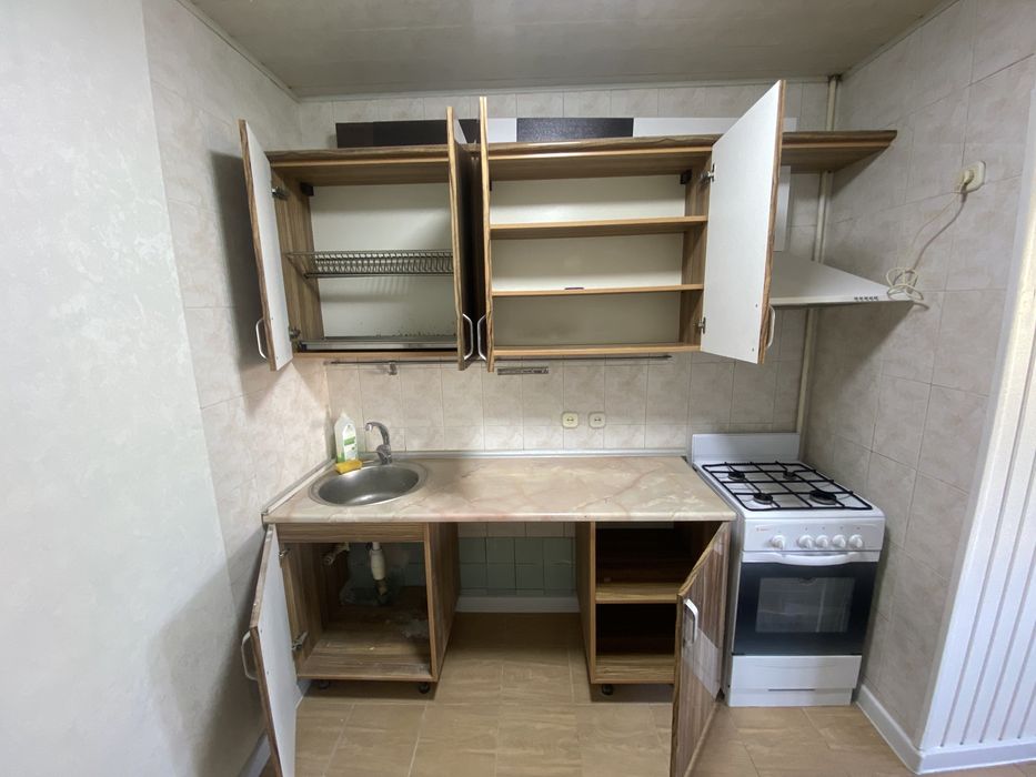 Кухня Бу (раковина и сушилка идут в комплекте, демонтаж за наш счет)