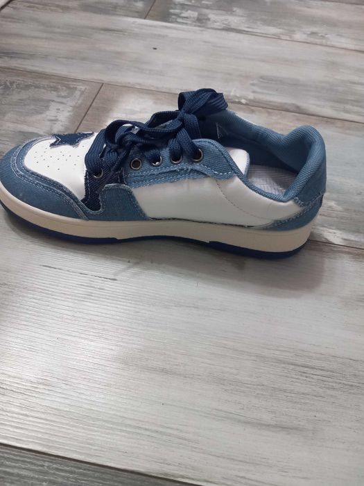 Маратонки чисто нови неносени