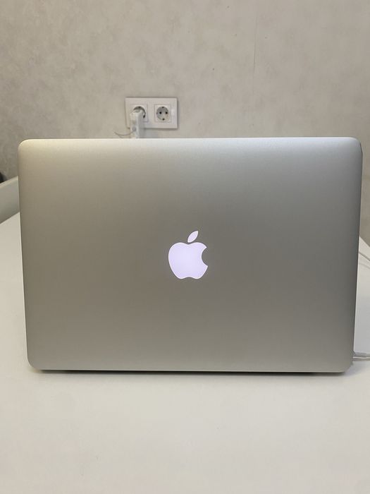 Macbook air 13.6